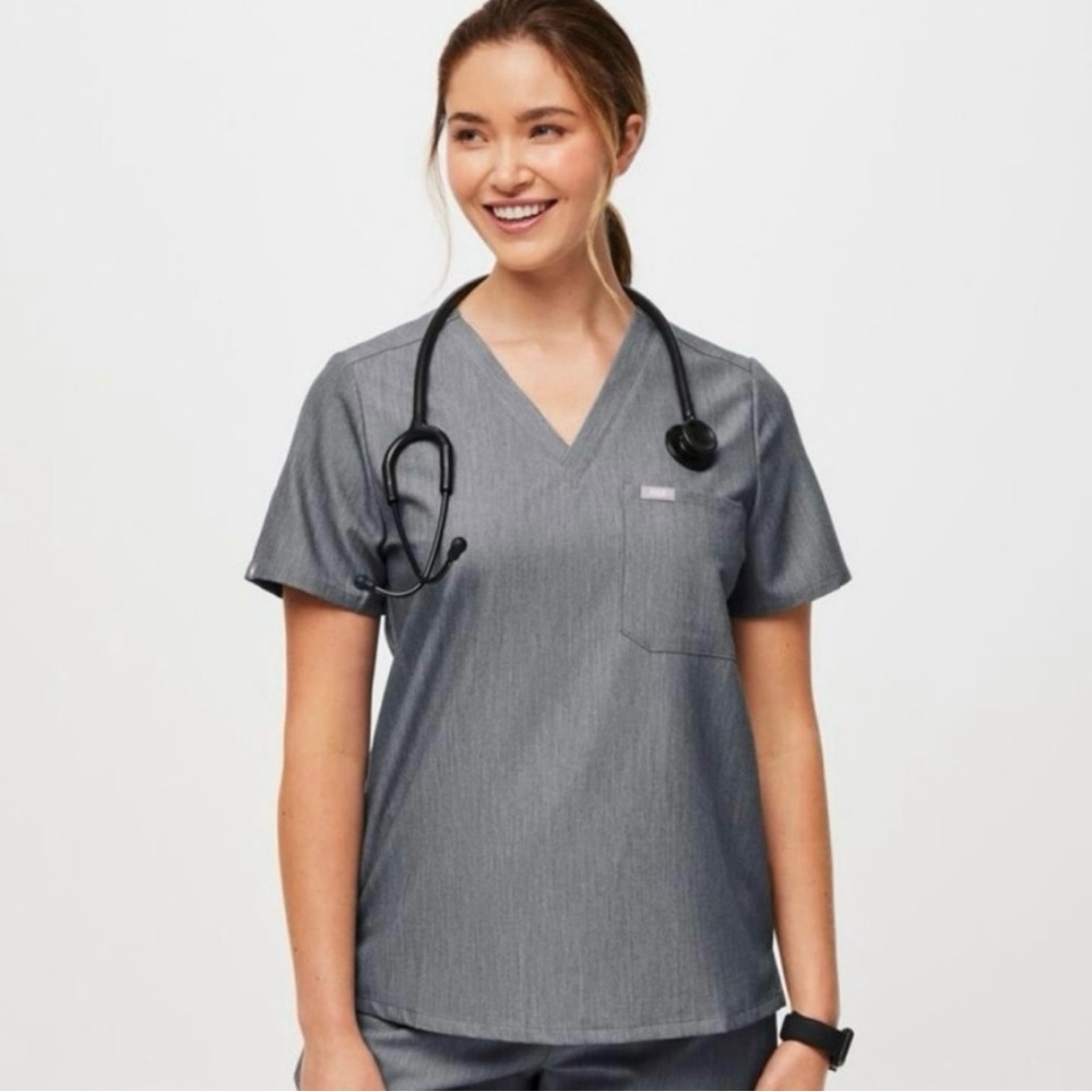 Figs Catarina 1-Pocket Scrub Top in Graphite
